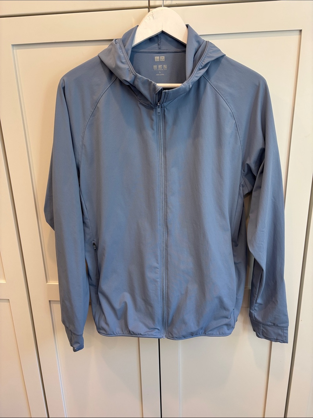 UNIQLO Men’s Hooded Windbreaker Jacket - Light Blue like new L